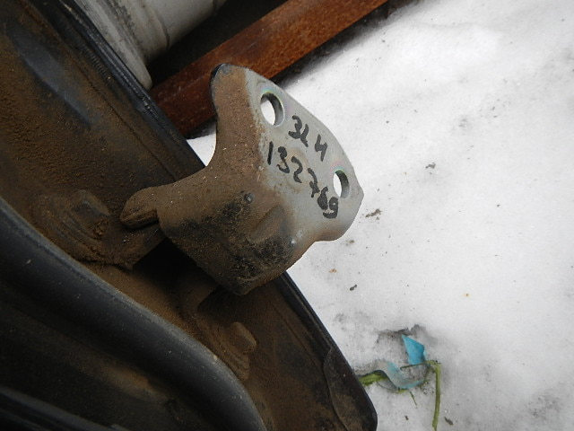 Петля двери задней левой нижняя