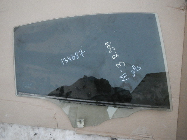 Стекло двери задней правой