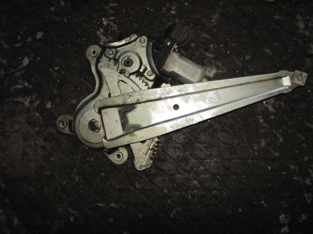 Стеклоподъемник электр. задний правый