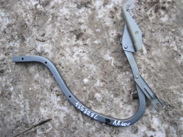 Петля крышки багажника