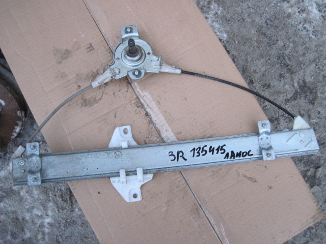 Стеклоподъемник механ. задний правый