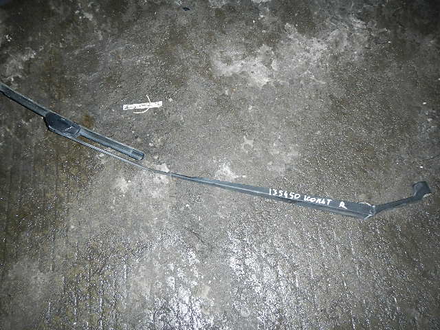 Поводок стеклоочистителя передний правый