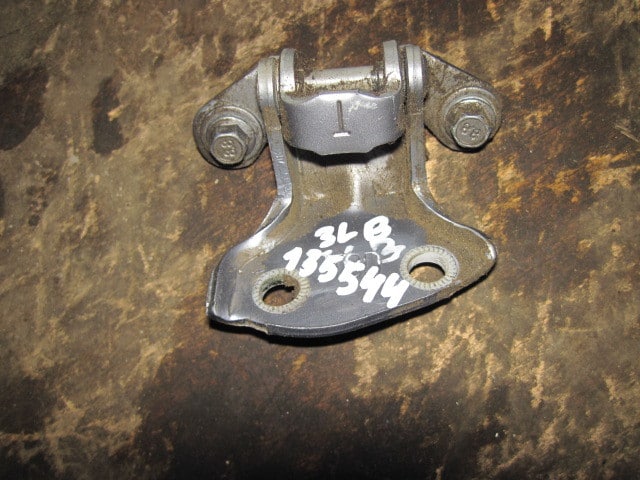 Петля двери задней левой верхняя