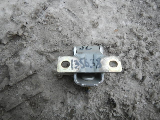 Петля двери багажника