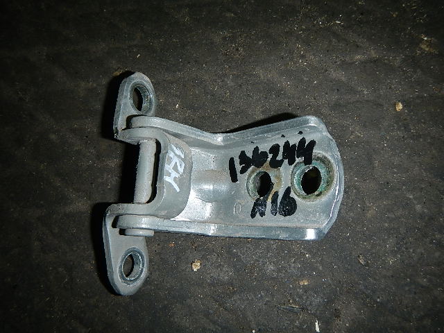 Петля двери задней правой нижняя