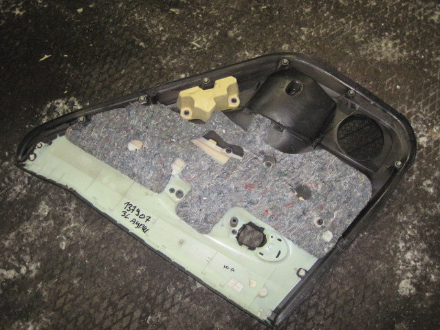 Обшивка двери задней левой