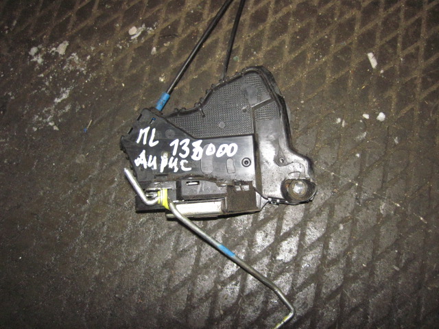 Замок двери передней левой