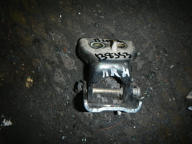 Петля двери передней правой нижняя