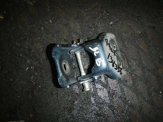 Петля двери задней левой верхняя