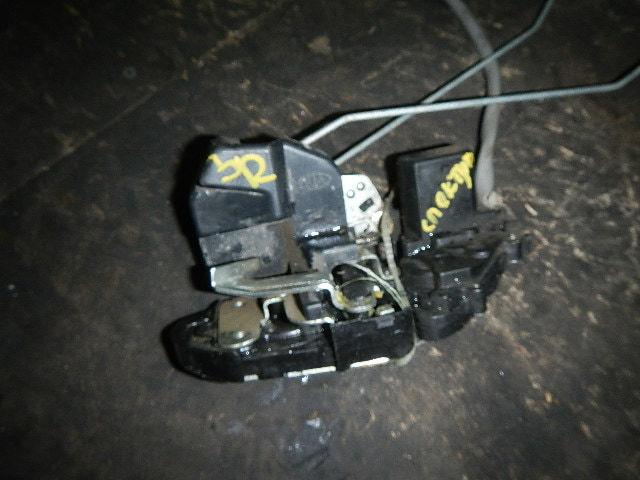 Замок двери задней правой