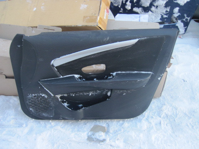 Обшивка двери передней правой