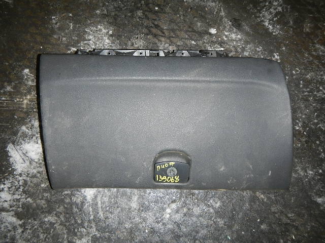 Крышка бардачка