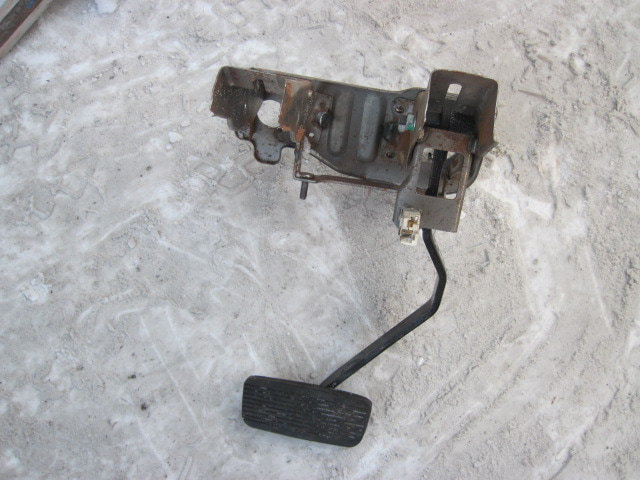 Педаль тормоза