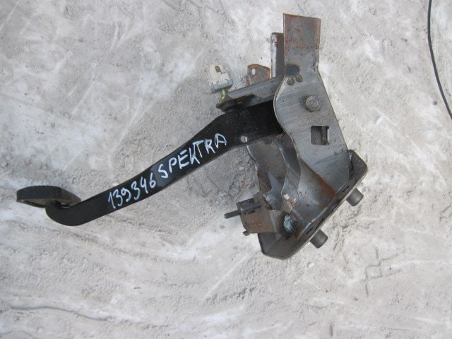 Педаль тормоза