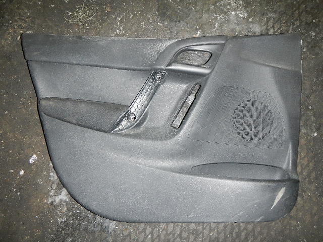 Обшивка двери передней левой