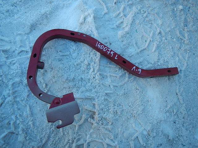 Петля крышки багажника