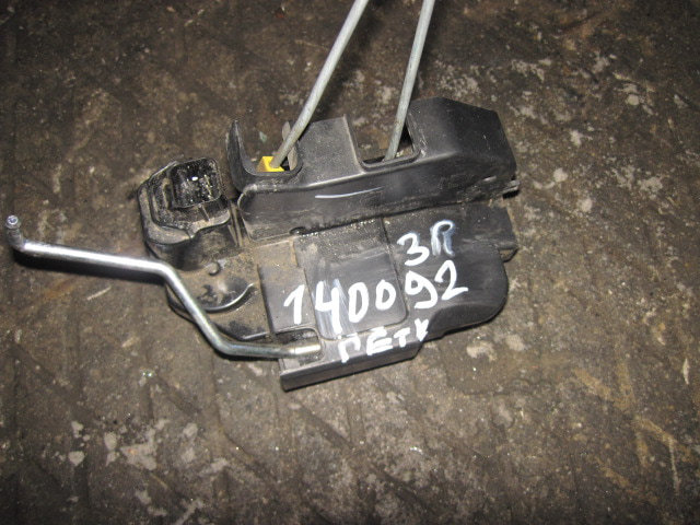 Замок двери задней правой