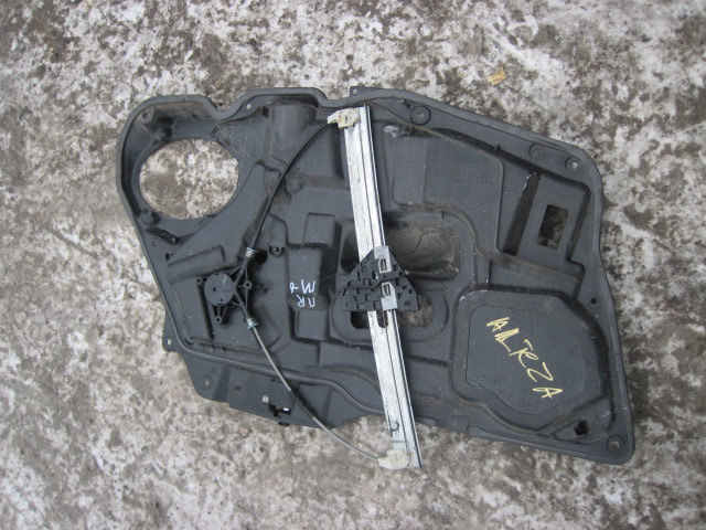 Стеклоподъемник электр. передний правый