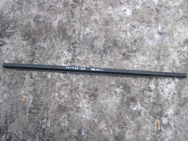 Накладка стекла заднего правого