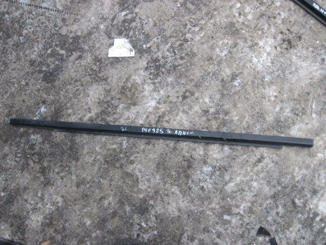 Накладка стекла заднего левого