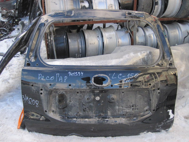 Дверь багажника