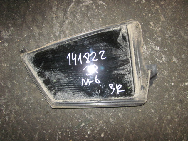 Стекло двери задней правой (форточка)