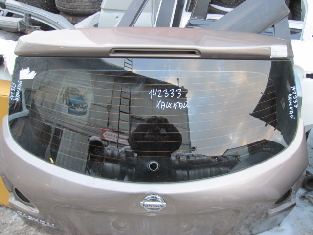 Стекло двери багажника