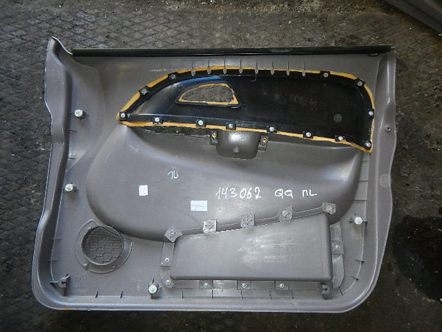 Обшивка двери передней левой