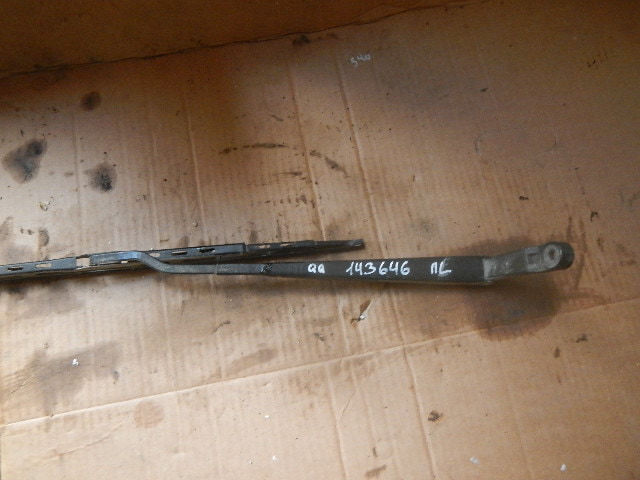 Поводок стеклоочистителя передний левый