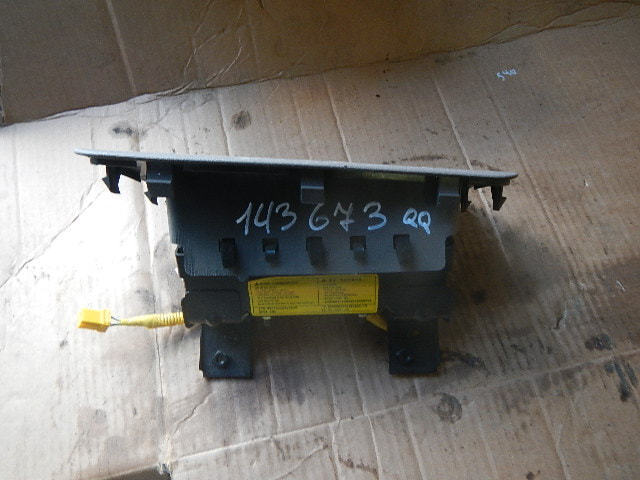 Подушка безопасности пассажирская (в торпедо)