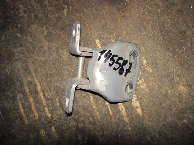 Петля двери задней левой верхняя