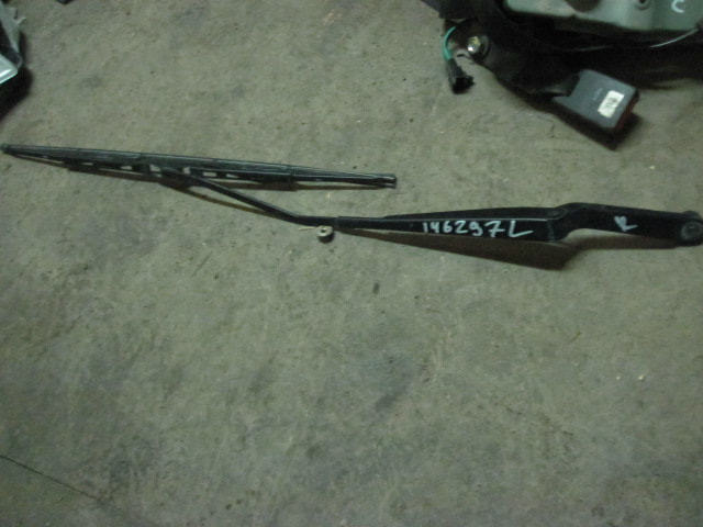 Поводок стеклоочистителя передний правый