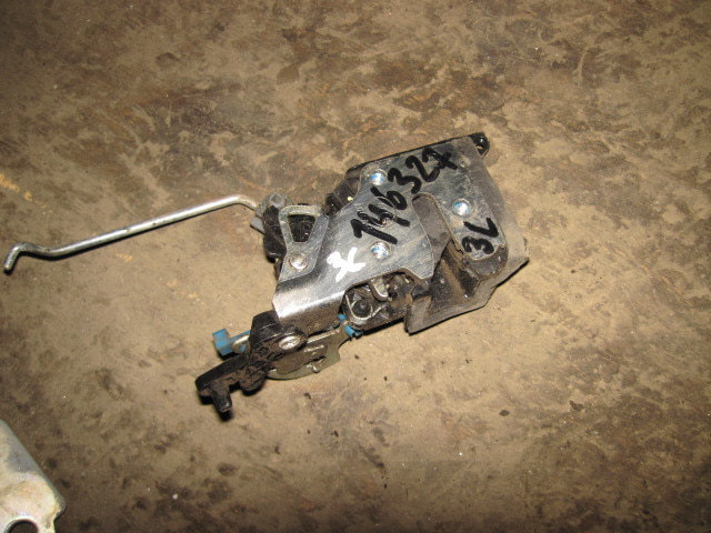 Замок двери задней левой