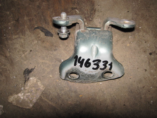 Петля двери задней правой верхняя