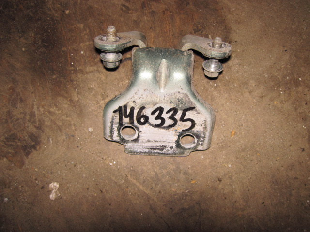 Петля двери передней левой верхняя