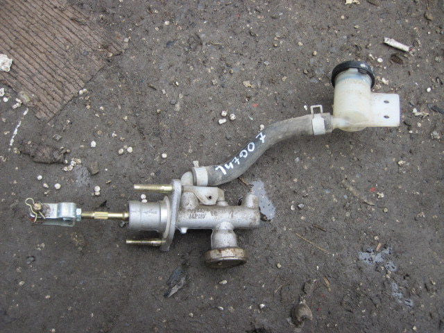 Цилиндр сцепления главный