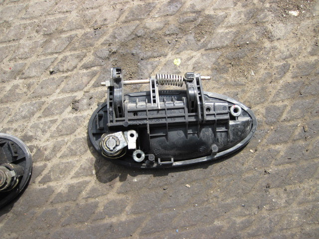 Ручка двери передней наружная левая