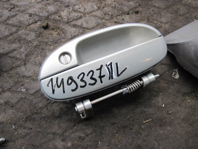 Ручка двери передней наружная левая