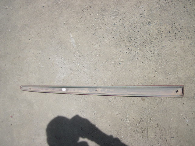 Молдинг передней правой двери