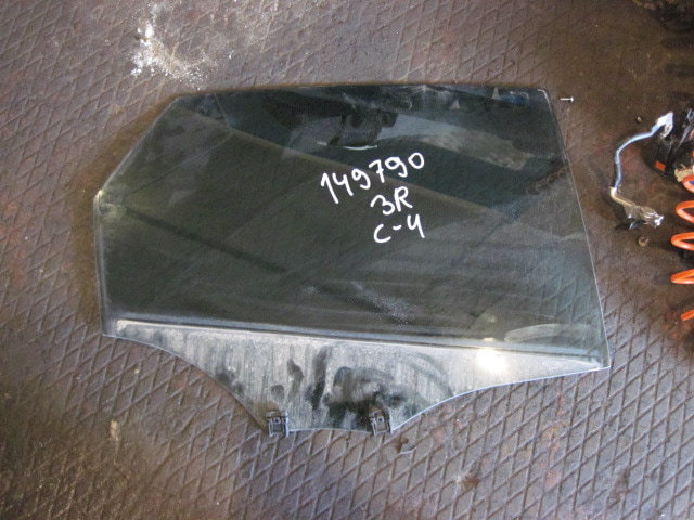 Стекло двери задней правой