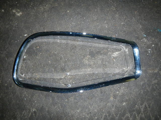 Рамка противотуманной фары левой