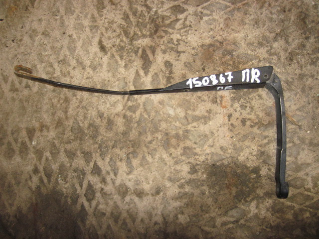 Поводок стеклоочистителя передний правый