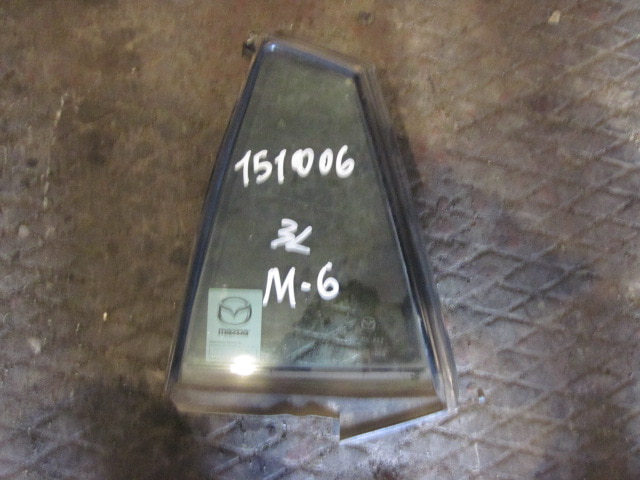 Стекло двери задней левой (форточка)