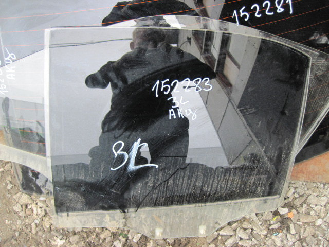 Стекло двери задней левой