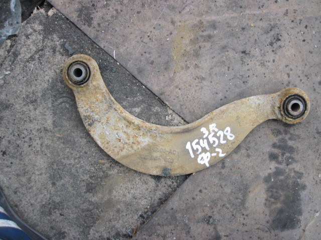 Рычаг задний поперечный правый