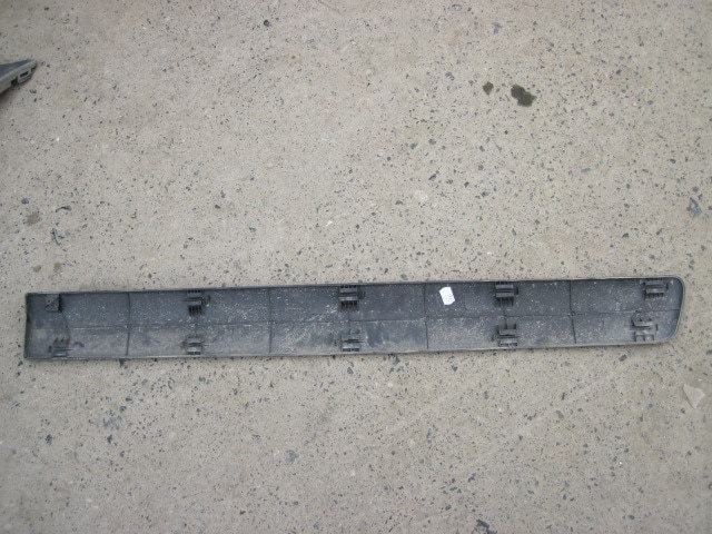 Молдинг передней левой двери