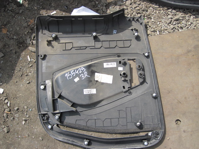 Обшивка двери задней правой