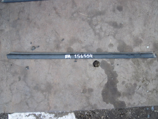 Накладка стекла переднего правого