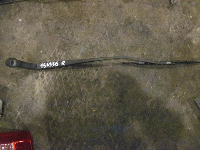 Поводок стеклоочистителя передний правый