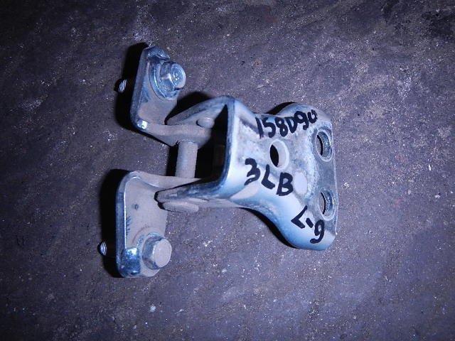 Петля двери задней левой верхняя